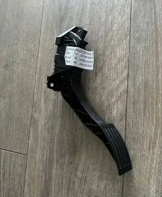 Ford Focus Accelerator throttle pedal JX619F836B