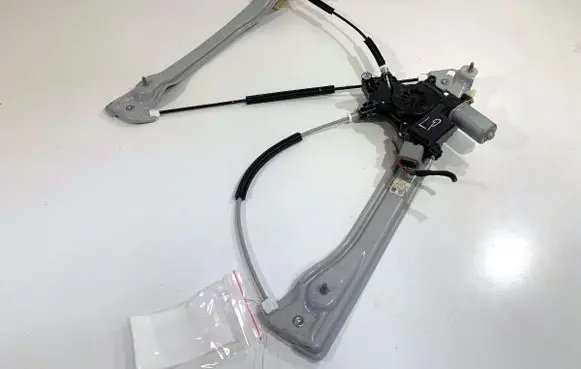 Opel Insignia B Front door window regulator with motor 