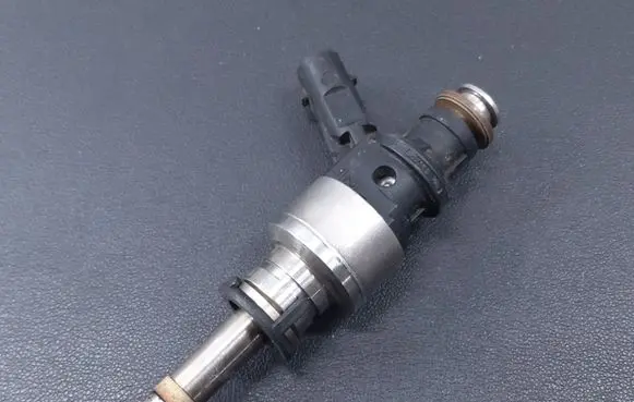 Audi A8 S8 D4 4H Fuel injector 1079036N 104790532