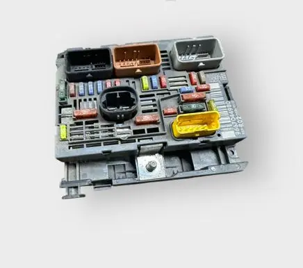 Peugeot 3008 I Fuse module 9667044980