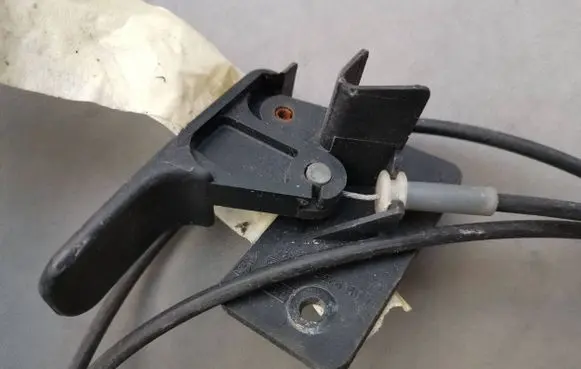 Ford Mondeo MK I Engine bonnet (hood) release handle 9901