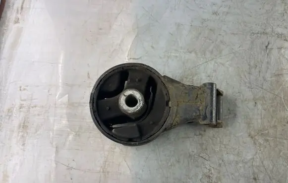 Opel Signum Engine mount bracket