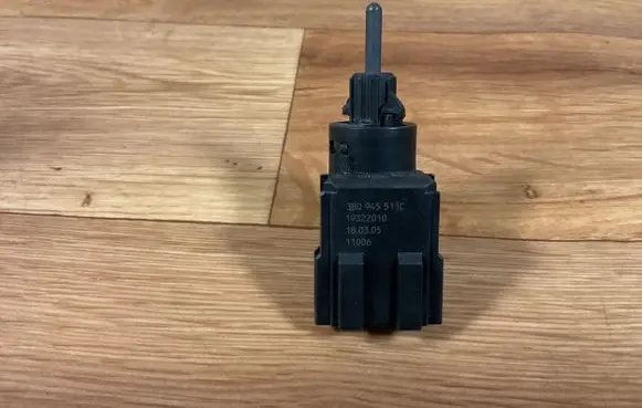 Audi A6 S6 C6 4F Brake pedal sensor switch 3B0945511C 19322010 11006
