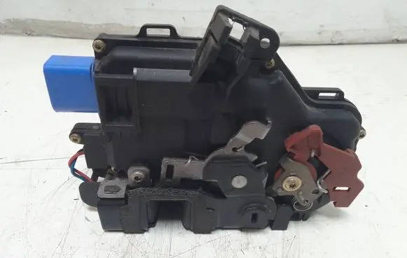 Audi A8 S8 D3 4E Rear door lock 4E0839016