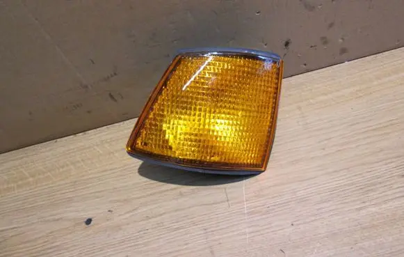 BMW 7 E32 Front indicator light 1374012