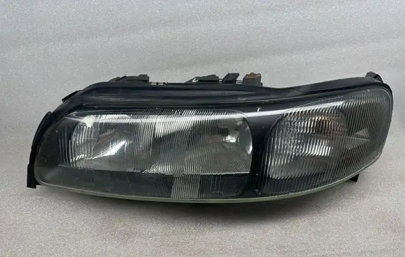 Volvo XC70 Headlight/headlamp 8693571 89007911