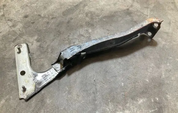 Audi A5 8T 8F Fender mounting bracket 8T0821136A