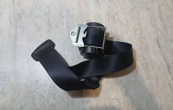 BMW 1 E81 E87 Rear seatbelt 0433091