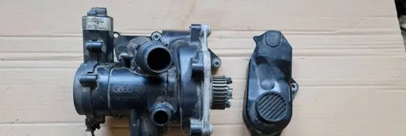 Audi A3 S3 8V Thermostat/thermostat housing 06L121111G