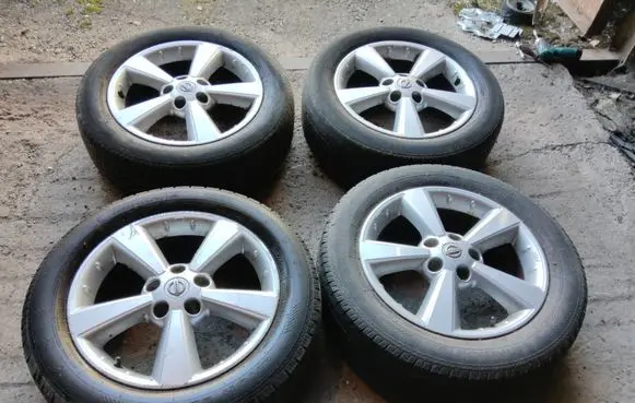 Nissan Qashqai R17 alloy rim 