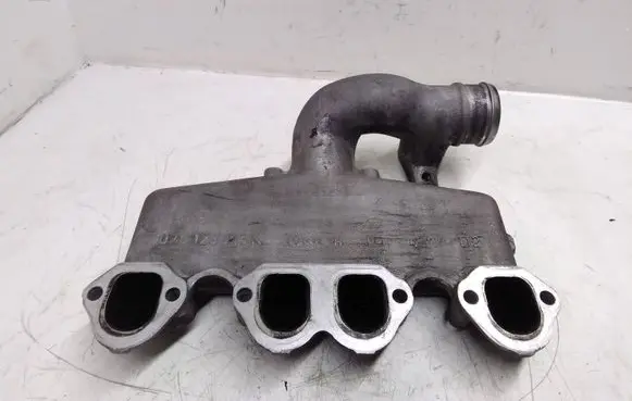 Volkswagen PASSAT B5 Intake manifold 028129713K