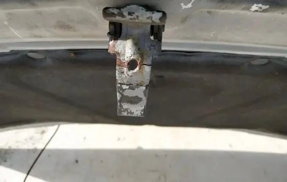 Engine bonnet (hood) release handle