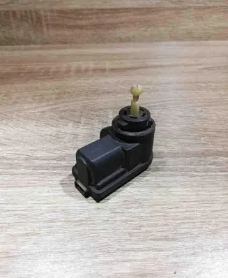 Volkswagen Polo Headlight level adjustment motor 1j0941295b