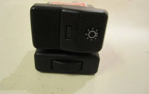 Volkswagen PASSAT B3 Light switch 32924786