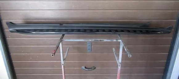 Front sill (body part)
