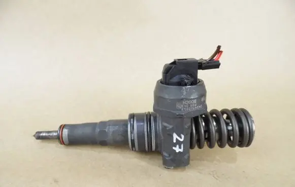Volkswagen Golf V Fuel injector 0414720313 038130073BN