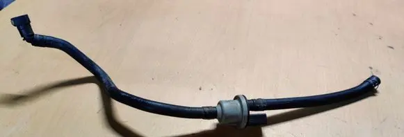 Volkswagen Touran I Valve vacuum 058133517B