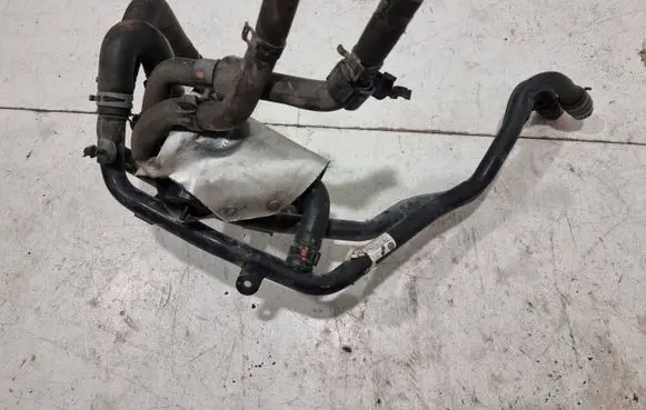 Volkswagen Touareg II Engine coolant pipe/hose 7P6121070AF AF23002601