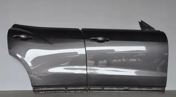 Maserati Levante Front door
