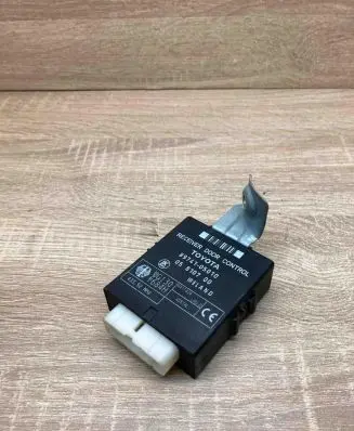 Toyota Avensis T220 Door control unit/module 8974105010 05810700