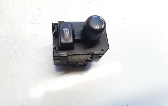 Wing mirror switch