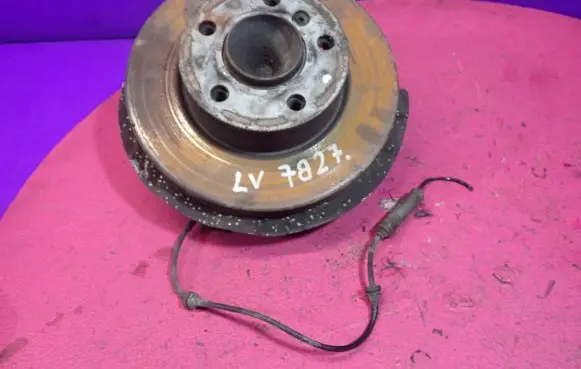 BMW 1 E81 E87 Front wheel hub spindle knuckle