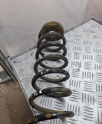 Volkswagen Touran I Rear coil spring