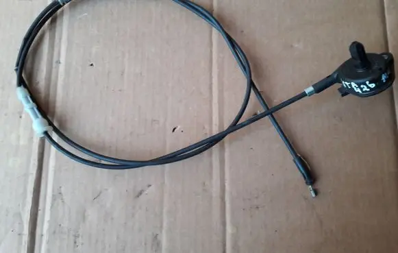 Renault Megane III Engine bonnet/hood lock release cable 