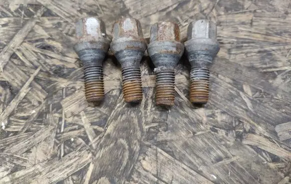 Nuts/bolts