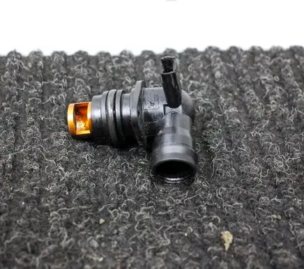 BMW 5 F10 F11 other engine part 7561408