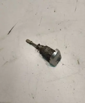 Volkswagen Touran I Front door lock (next to the handle) 1T0837157A