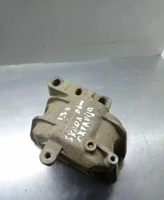 Skoda Octavia Mk2 (1Z) Engine mount bracket 1K0199262AS