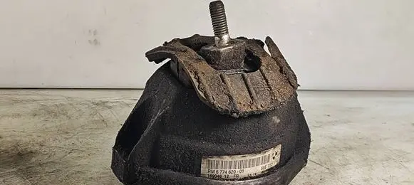 Engine mount bracket