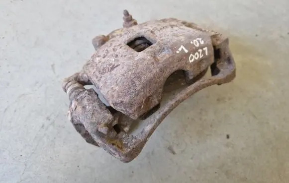 Mitsubishi L200 Front brake caliper