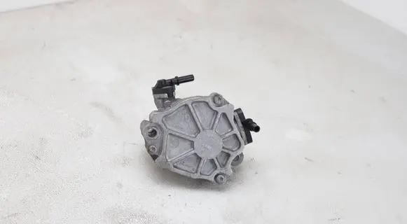 Ford Focus Vacuum pump 9684786780