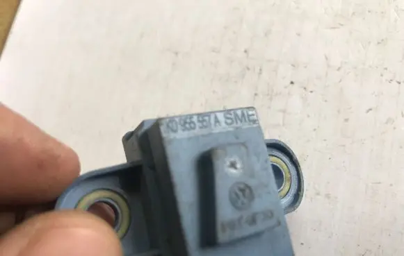 Volkswagen Golf V Airbag deployment crash/impact sensor 1K0955557A