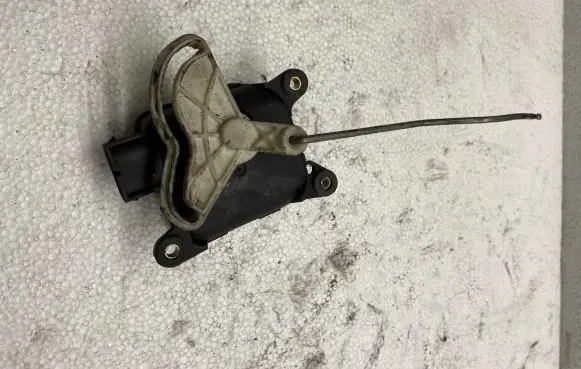 Audi A6 S6 C5 4B A/C air flow flap actuator/motor 132801139
