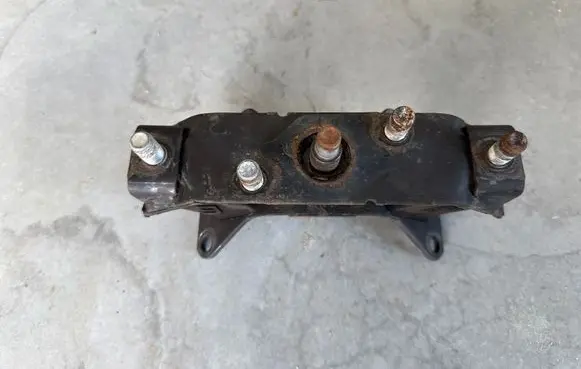 Subaru Forester SK Gearbox mount 41022FL060