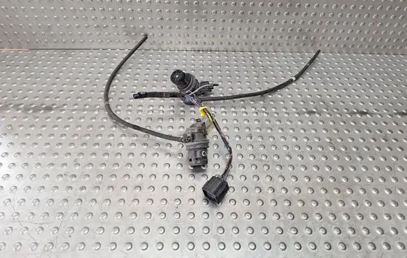 Mazda CX-7 Windscreen/windshield washer pump 860310-2451