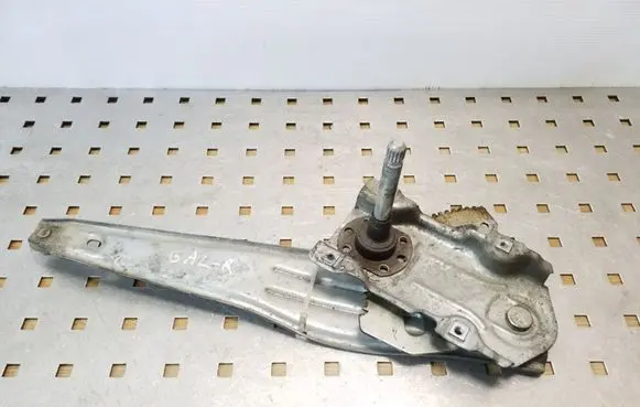 Rear door manual window regulator