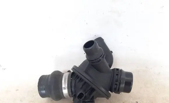 BMW 5 F10 F11 Thermostat housing 6601544
