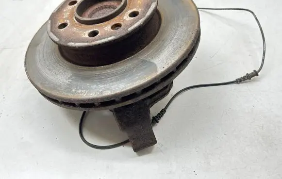 Mercedes-Benz Sprinter W906 Front wheel hub A9069050601