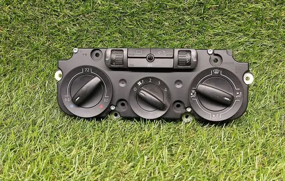 Volkswagen Jetta V Climate control unit 1K0820047JM 5HB00935285