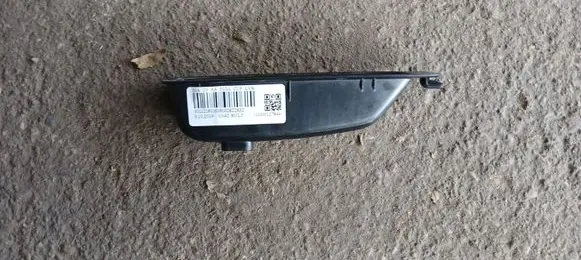 Renault Clio V Rear door window switch trim 101000127844