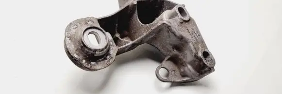 Volkswagen PASSAT B5 Engine mounting bracket 4B0199352A