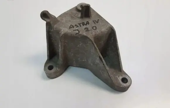 Opel Insignia A Engine mount bracket