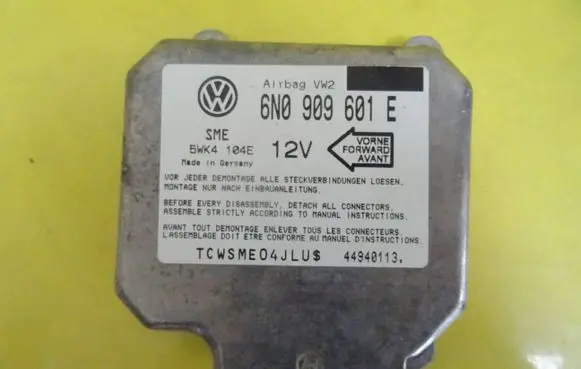 Volkswagen Golf III Airbag control unit/module 6N0909601E 5WK4104E