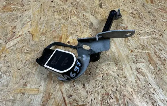 Volvo XC40 Headlight/headlamp level sensor 32221957 32221477