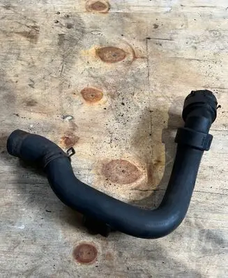 Volkswagen PASSAT B5.5 Engine coolant pipe/hose 8D0121101AD