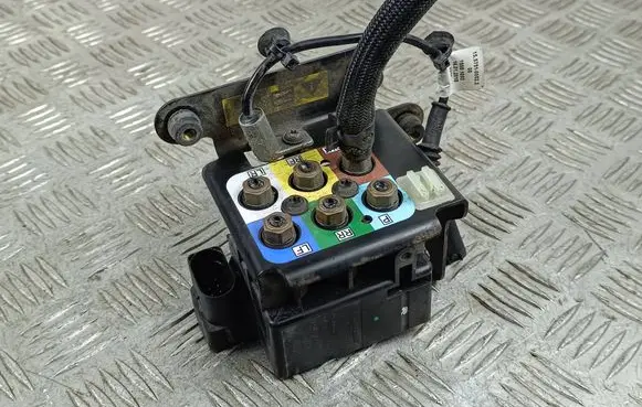 Maserati Levante Air suspension valve block 15150000833